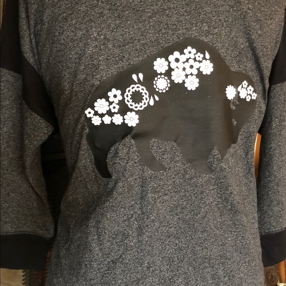 Buffalo raglan tee
